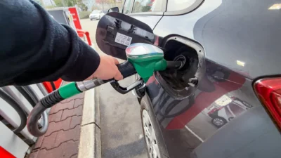 Polonya da akaryakit fiyatlarinda es zamanli artis ve azalis 59754