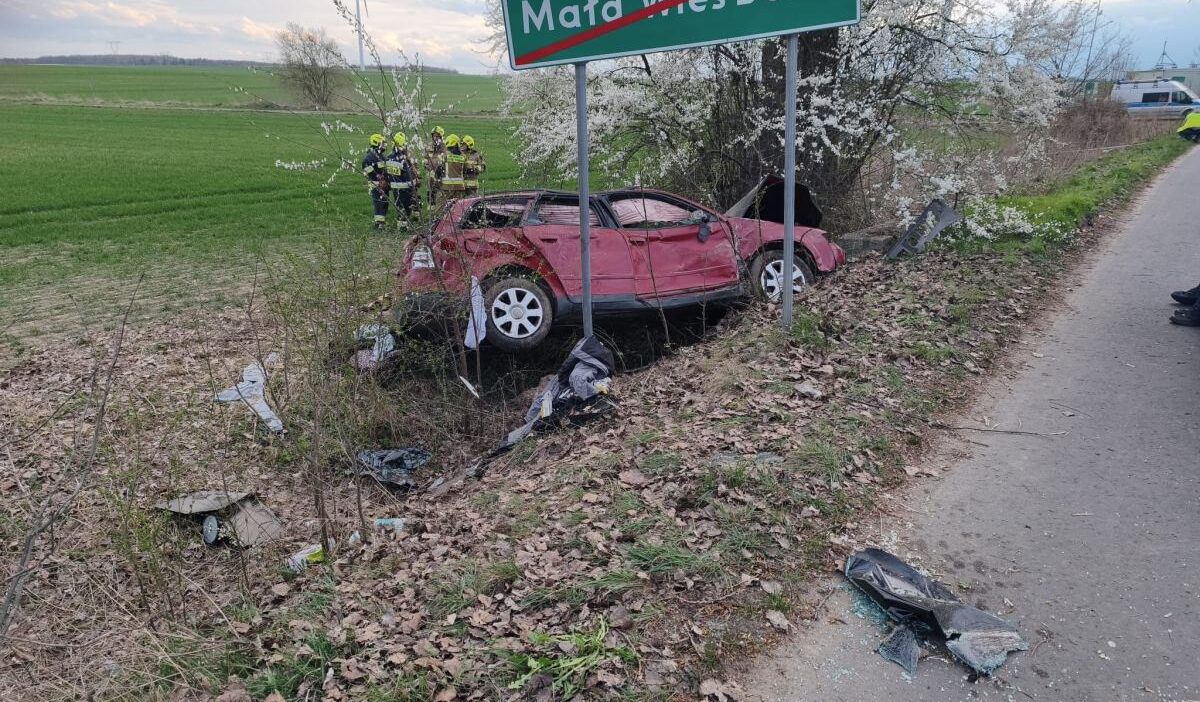 Polonya da alkollu ve ehliyetsiz surucu kazasina neden oldu 17 yasinda bir genc hayatini kaybetti 59110