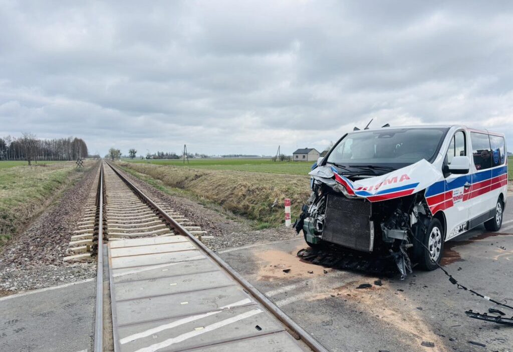 Polonya da ambulans ve sinobus carpisti yaralanan yok 59857