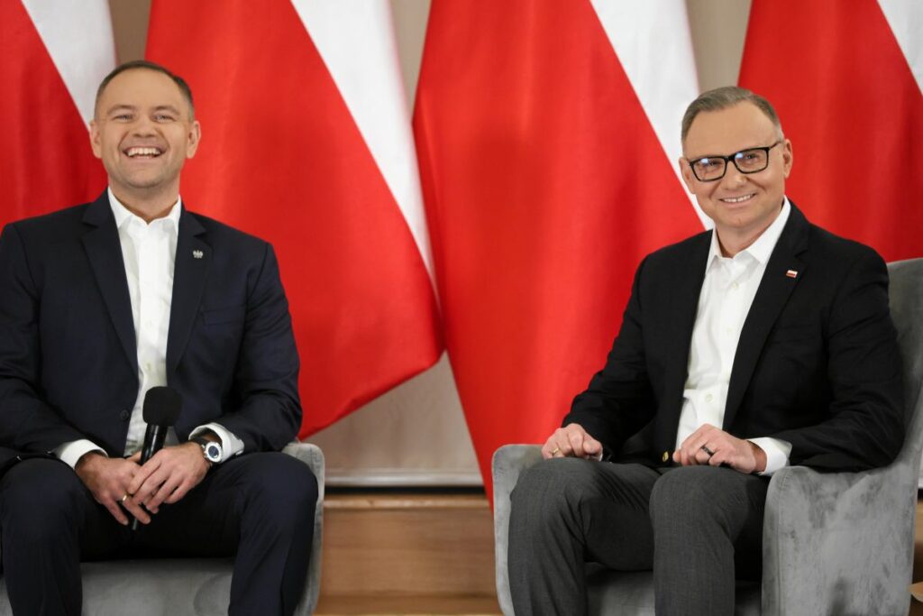 polonya da anayasa krizi ve teknolojiye yonelik stratejik hamleler 62026