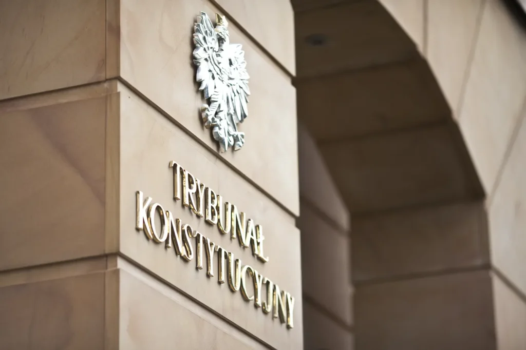 polonya da anayasa mahkemesi hakimleri hakkinda sorusturma baslatildi 65306