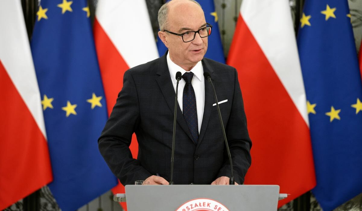 Polonya da anayasa mahkemesi hakimlerinin yemin krizi 60511