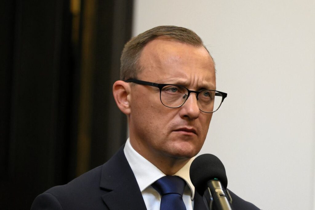 polonya da anayasa mahkemesi hakimlerinin yemin krizi 65216