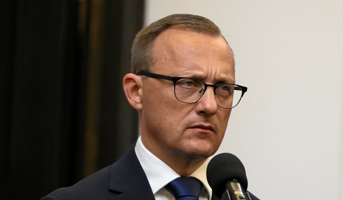 Polonya da anayasa mahkemesi hakimlerinin yemin krizi 65216