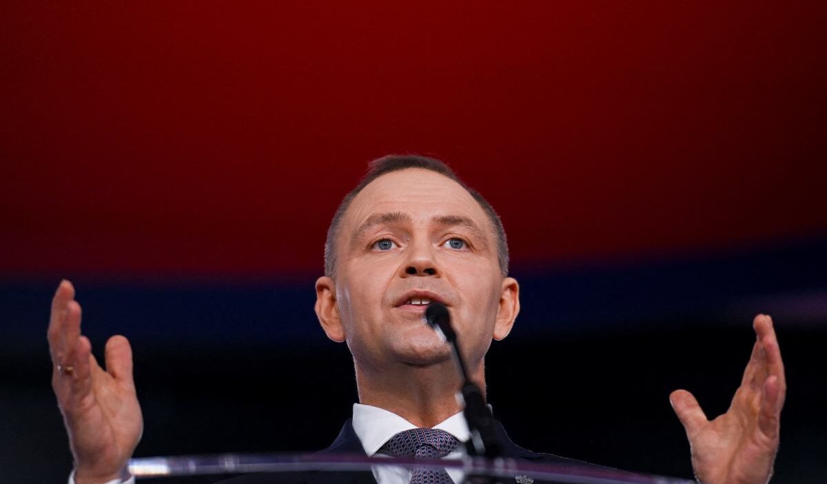 Polonya da anayasa mahkemesi hakimlerinin yemin krizi cumhurbaskani nawrocki nin yetki asimi i ddiasi 58707