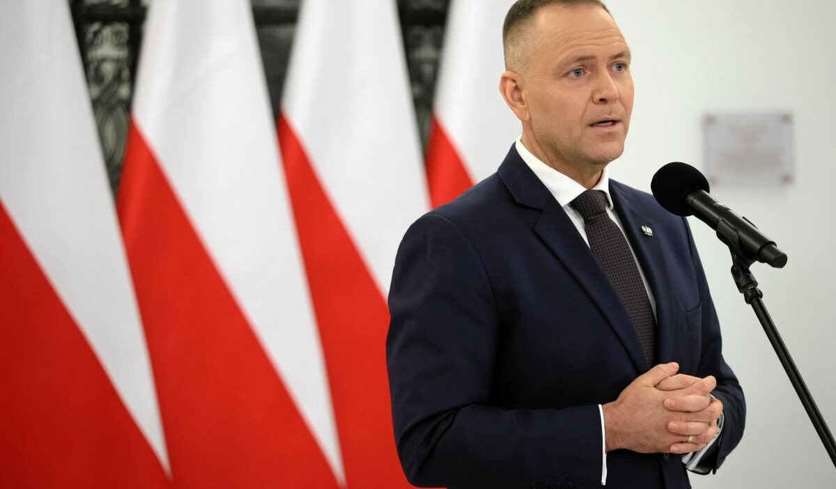 Polonya da anayasa mahkemesi hakimlerinin yemin toreni tartismasi 57484