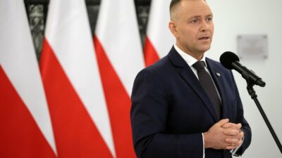 Polonya da anayasa mahkemesi hakimlerinin yemin toreni tartismasi 57484