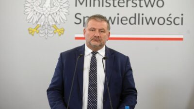 Polonya da anayasa mahkemesi hakimlerinin yemin toreni tartismasi 57625