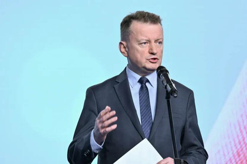 Polonya da anayasa mahkemesi hakimlerinin yemin toreni tartismaya yol acti 60204