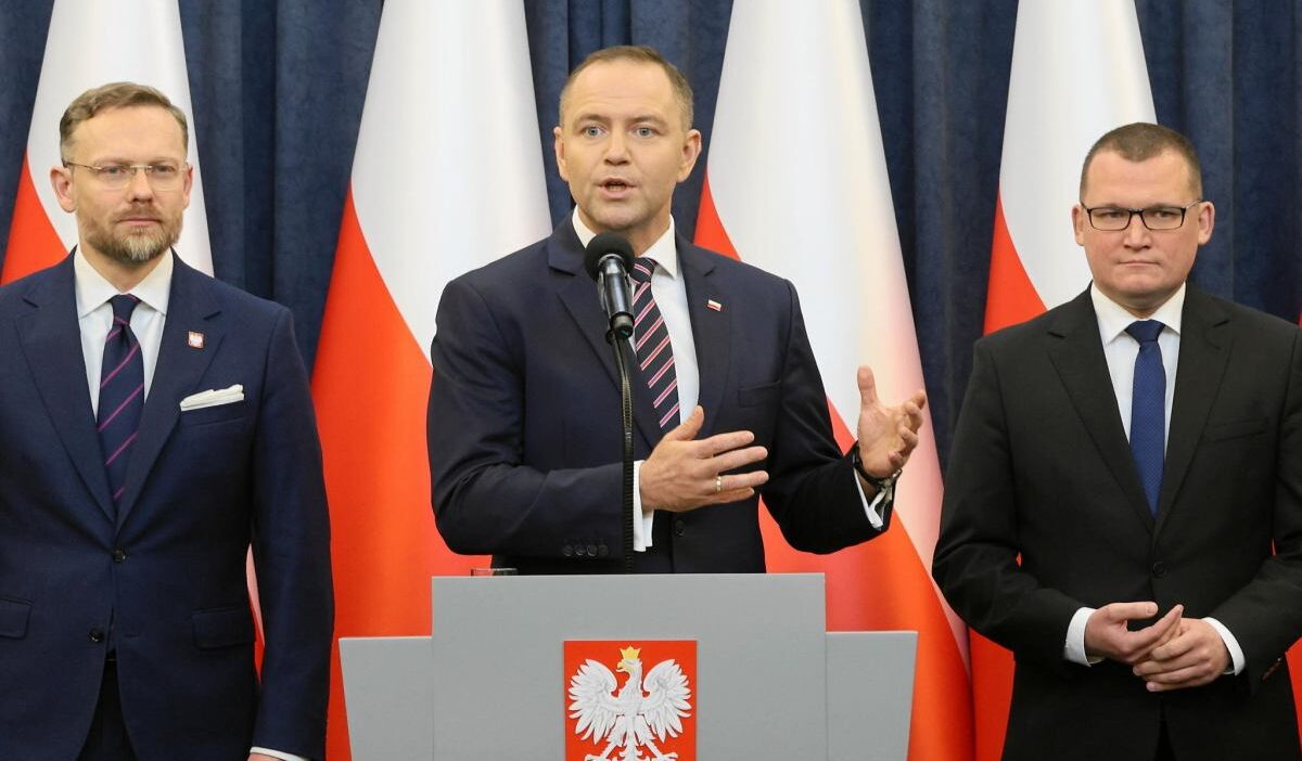 Polonya'da anayasa mahkemesi krizi: cumhurbaşkanı tk'ya başvuracak 1 Polonya da anayasa mahkemesi krizi cumhurbaskani tk ya basvuracak 60227