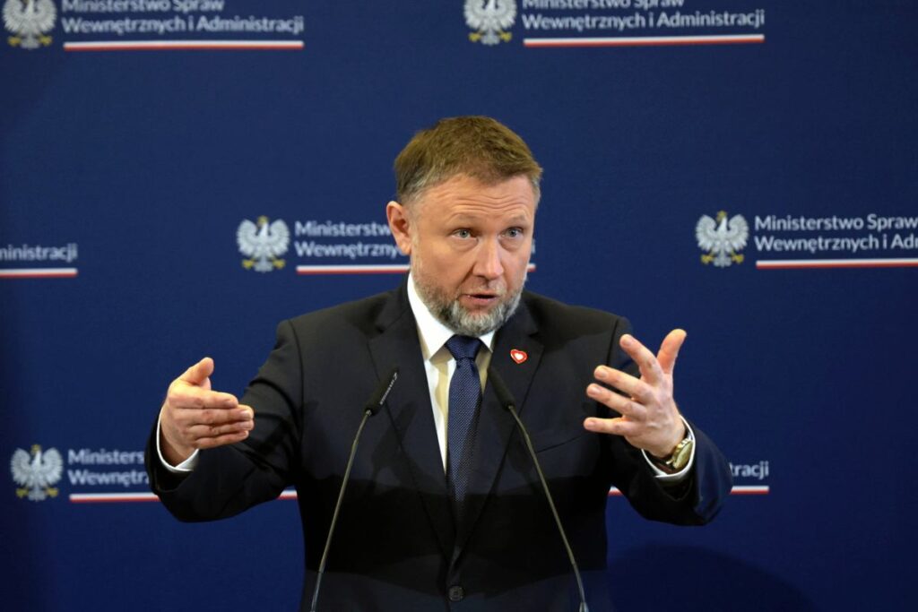 polonya da anayasa mahkemesi krizine polis mudahalesi senaryosu 57993