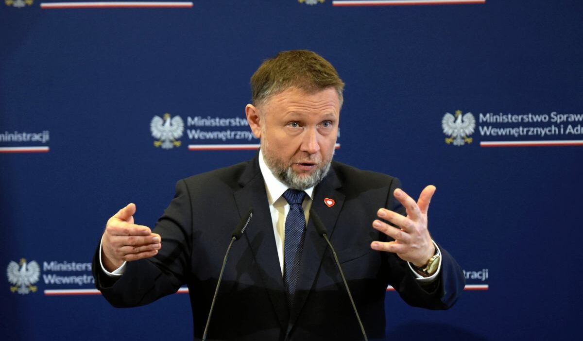 Polonya'da anayasa mahkemesi krizine polis müdahalesi senaryosu 1 Polonya da anayasa mahkemesi krizine polis mudahalesi senaryosu 57993