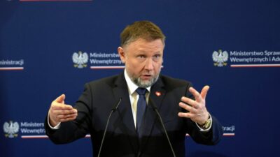 Polonya da anayasa mahkemesi krizine polis mudahalesi senaryosu 57993