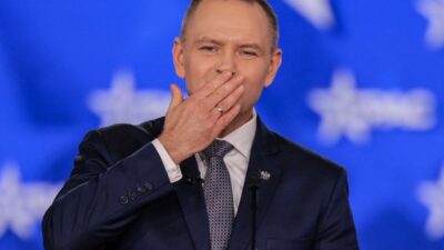 Polonya da anayasa mahkemesi uyeleri yemin etti gorevlendirmeler tartisma yaratiyor 58083