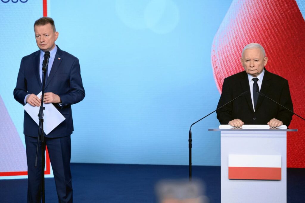 polonya da anayasa mahkemesi uyelerinin yemin krizi ve muhalefetin tepkisi 60180