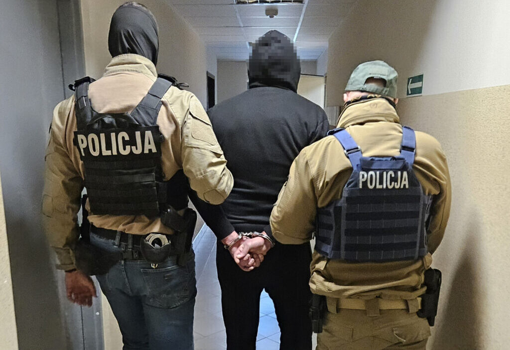 Polonya da aranan supheli kontrteror operasyonuyla yakalandi 63579