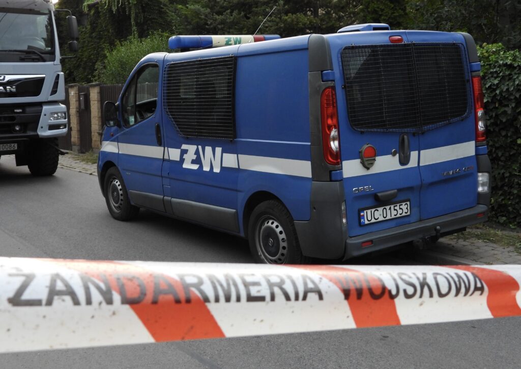 polonya da asker ve cezaevi gorevlisi silahli olayda yaralandi 62652