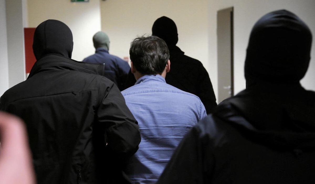 Polonya da avukat ve i s adamlarina dolandiricilik ve kara para aklama operasyonu 63019