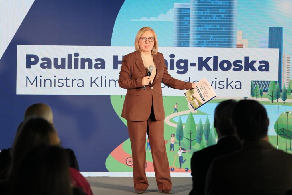 polonya da bakan guvensizlik oylamasiyla siyasi kriz derinlesiyor 63889