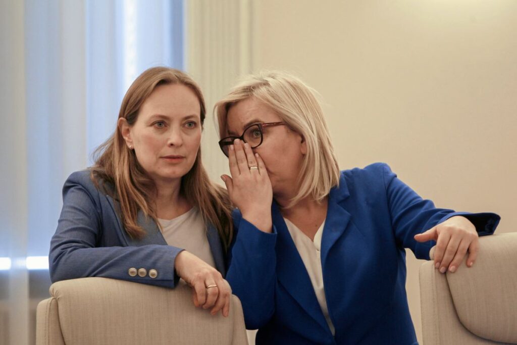 polonya da bakan hennig kloska ya guvensizlik oylamasi gorusmeleri koalisyonda gerginlik yaratiyor 66400