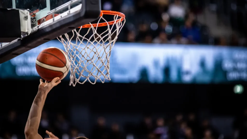 polonya da basketbol macina giriste taraftarlara uygulanan kisitlamalara ombudsman mudahalesi 63751