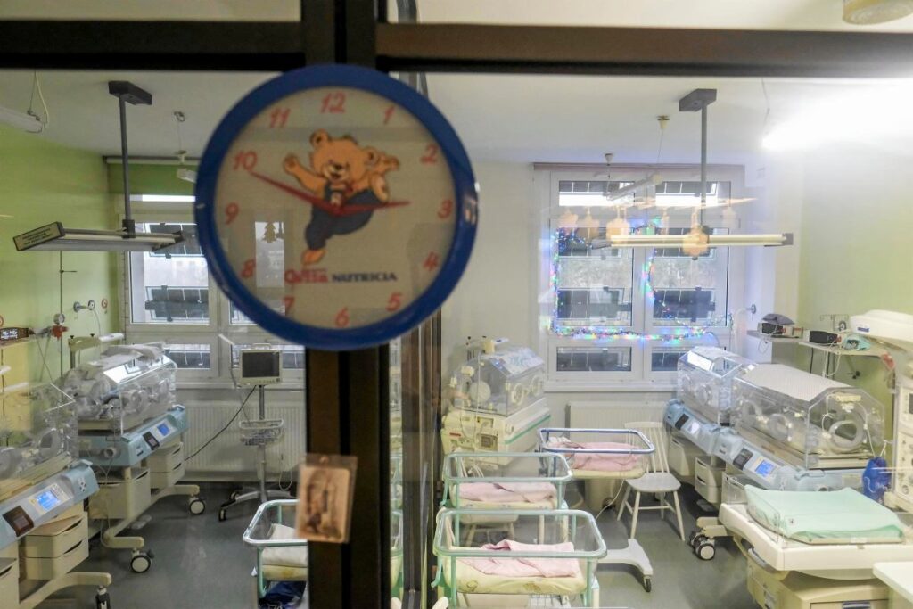 polonya da bebek siddet sonucu hayatini kaybetti 3 kisi tutuklandi 59751