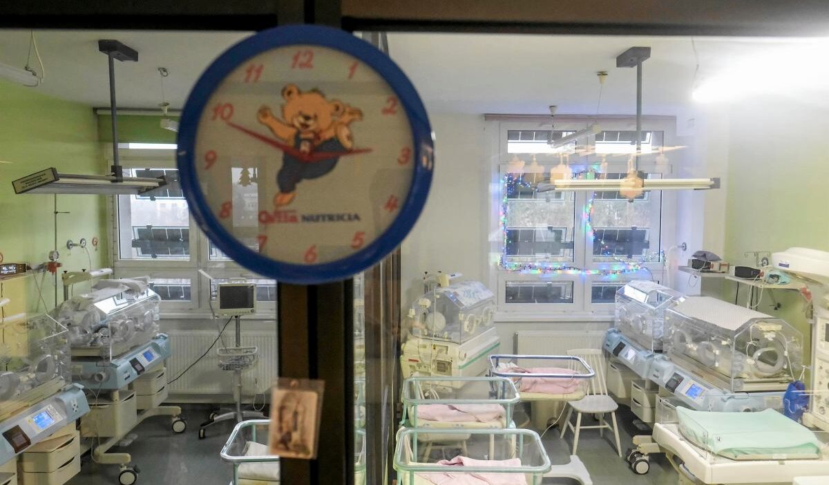 Polonya da bebek siddet sonucu hayatini kaybetti 3 kisi tutuklandi 59751