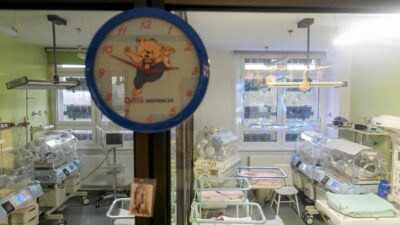 Polonya da bebek siddet sonucu hayatini kaybetti 3 kisi tutuklandi 59751