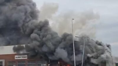 Polonya da buyuk bir market ve mobilya magazasi yangininda tahliye uygulamasi 61760