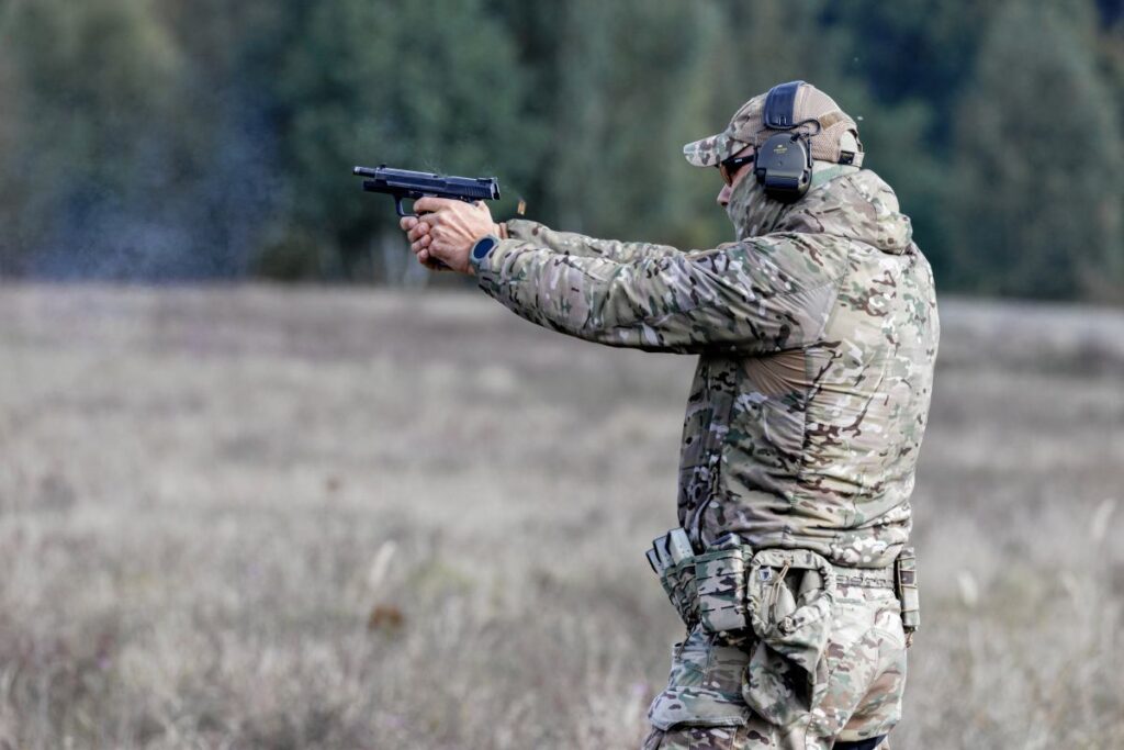 polonya da cezaevi gorevlisi silahla yaralandi askeri savcilik sorusturma baslatti 62515