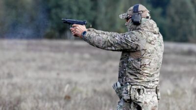 Polonya da cezaevi gorevlisi silahla yaralandi askeri savcilik sorusturma baslatti 62515