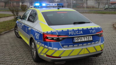 Polonya da ehliyetsiz ve uyusturucu etkisi altinda kacis silah kullanimi ve tutuklama 62621