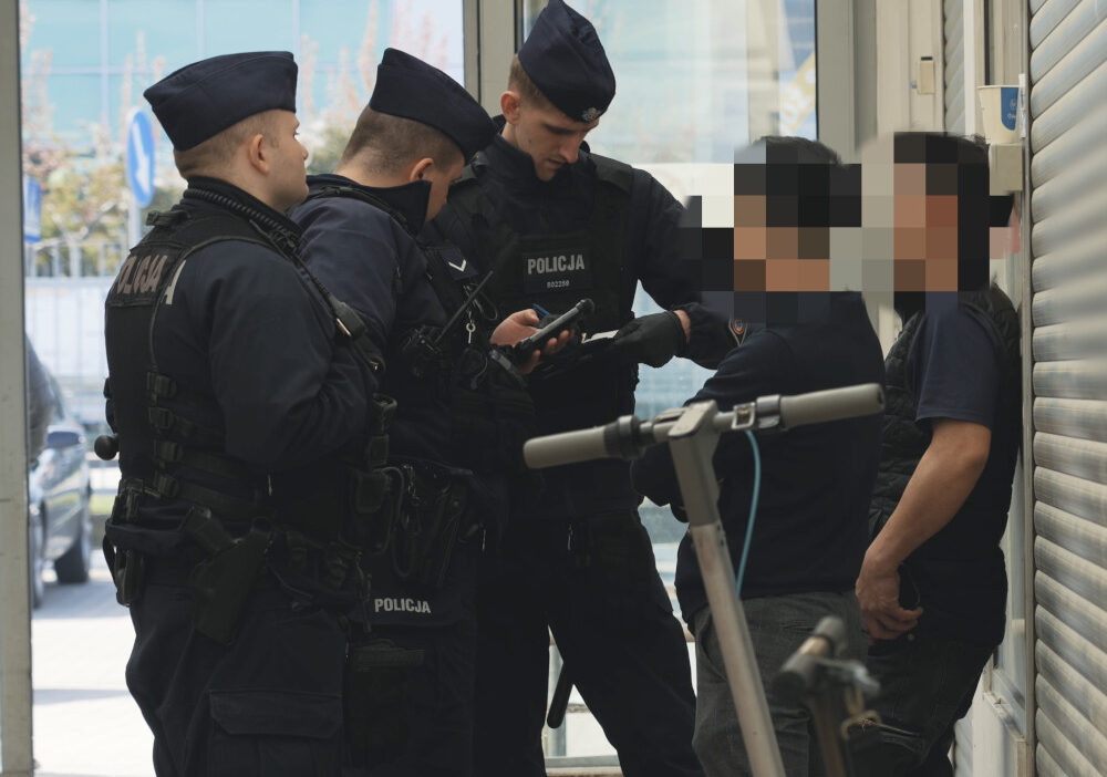 Polonya da ekonomik suclara ve kacakciliga karsi buyuk operasyon 63248