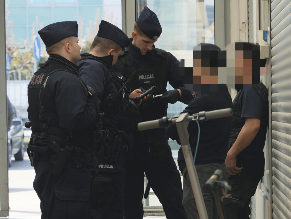 polonya da ekonomik suclara ve kacakciliga karsi buyuk operasyon 63248