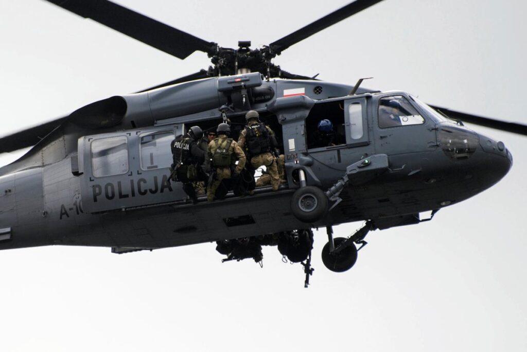 polonya da ekonomik suclara yonelik operasyon 11 gozalti 59376