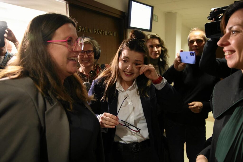 polonya da escinsel ciftlerin yurt disi evliliklerinin kaydi zorunlu hale geldi 67156