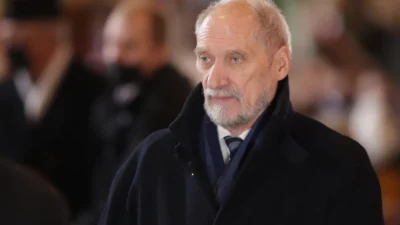 Polonya da eski savunma bakani macierewicz in dokunulmazligi kaldirilmasina i liskin sorusturma baslatildi 62727