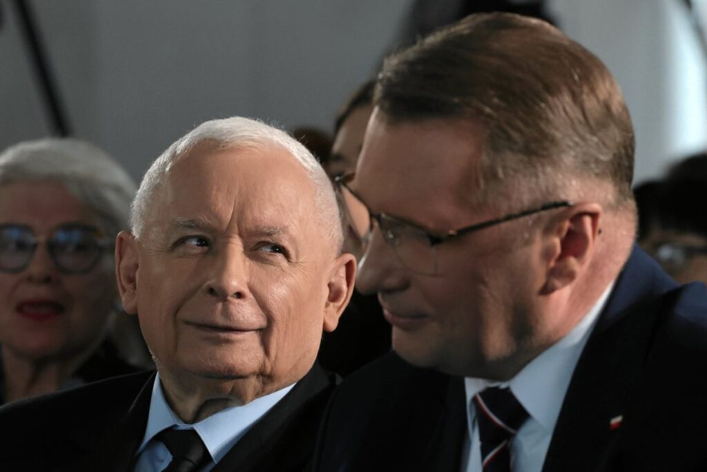 polonya da hukumet degisikligi ve ekonomik yeniden yapilanma tartismalari 66302