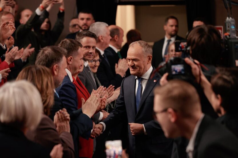 Polonya da hukumet ortakligi yeniden yapilaniyor tusk in yeni yonetim kadrosu ve secim stratejisi 60821