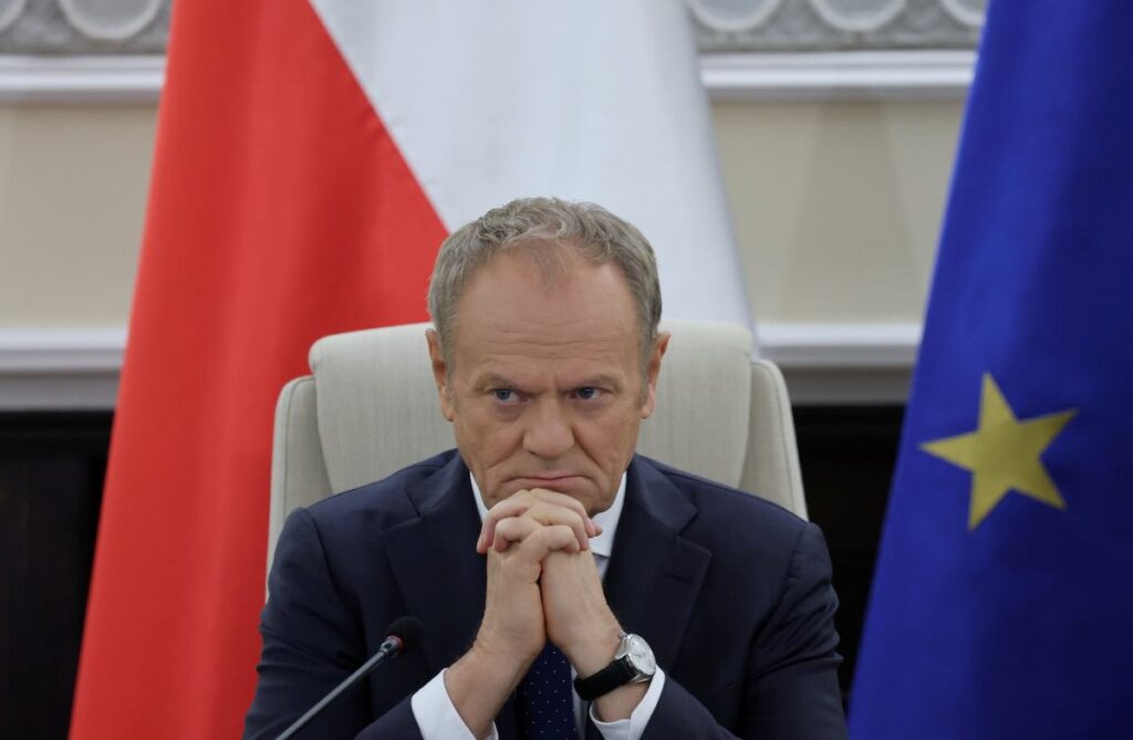 polonya da hukumete yonelik olumsuz degerlendirme yuzde 52 yi asti 62053