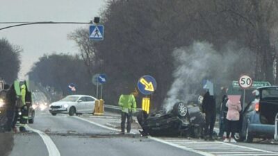 Polonya da i ki aracli kaza renault surucusu helikopterle hastaneye kaldirildi 58002