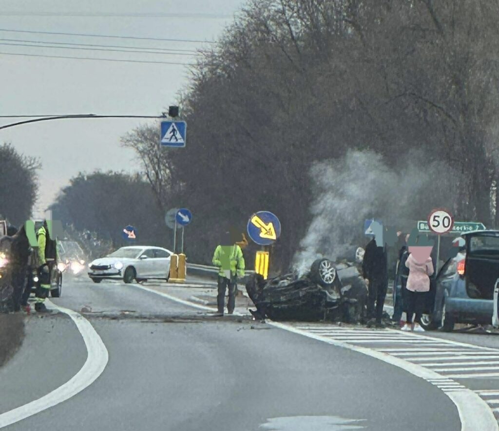 polonya da i ki aracli kaza renault surucusu helikopterle hastaneye kaldirildi 58002