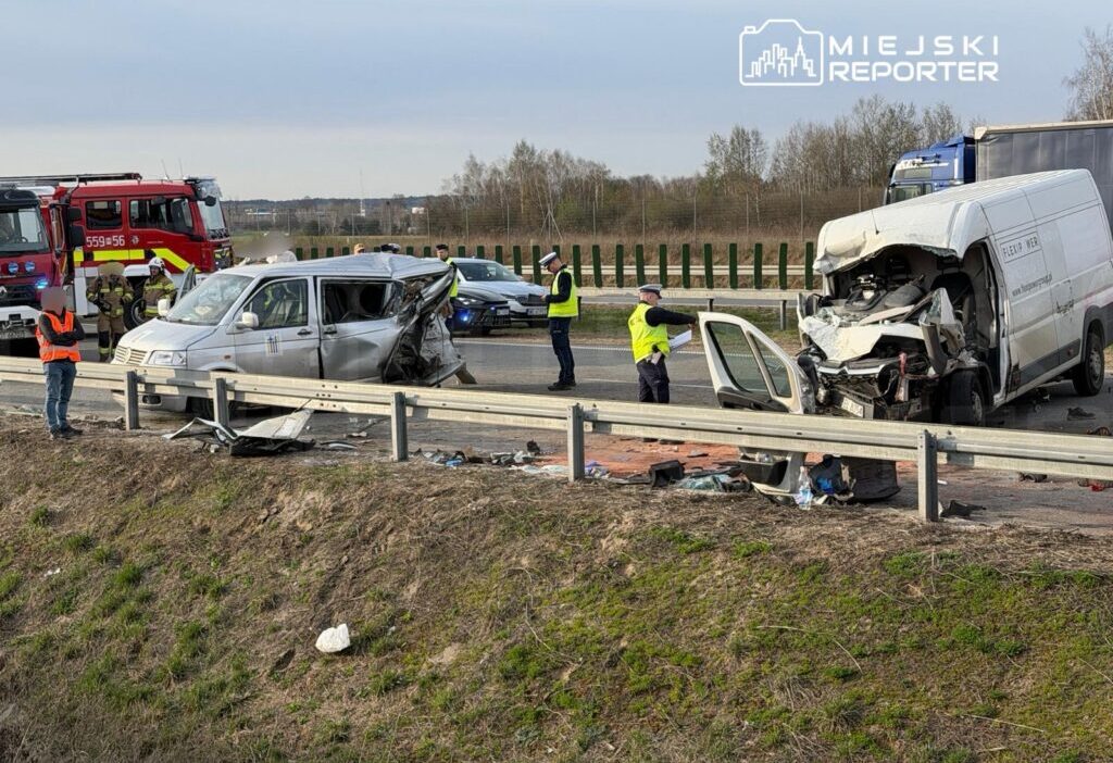 Polonya da i ki minibusun carpismasi bir olu i ki yarali 58183