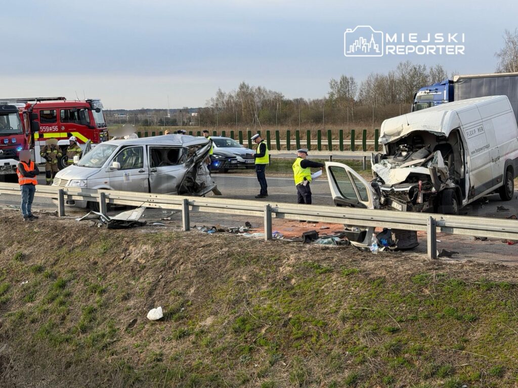 polonya da i ki minibusun carpismasi bir olu i ki yarali 58183