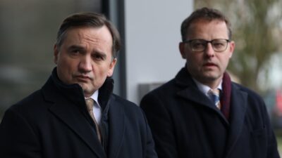 Polonya da kamuoyu hukuksal surecteki siyasetcilerin macaristan dan i adesini destekliyor 60095