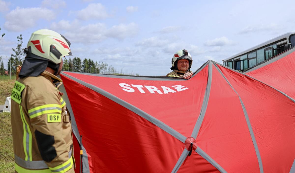Polonya da kaza i ki surucu hayatini kaybetti bir yolcu kurtarildi 66468