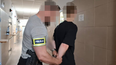 Polonya da kimlik sahtekarligiyla 71 bin z oty dolandiran supheli tutuklandi 67017