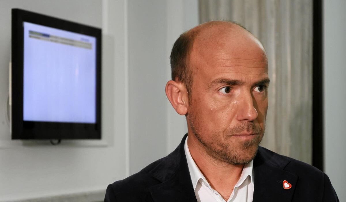 Polonya da koalisyon hukumetinde guven oylamasi ve yeniden yapilanma tartismalari 65547