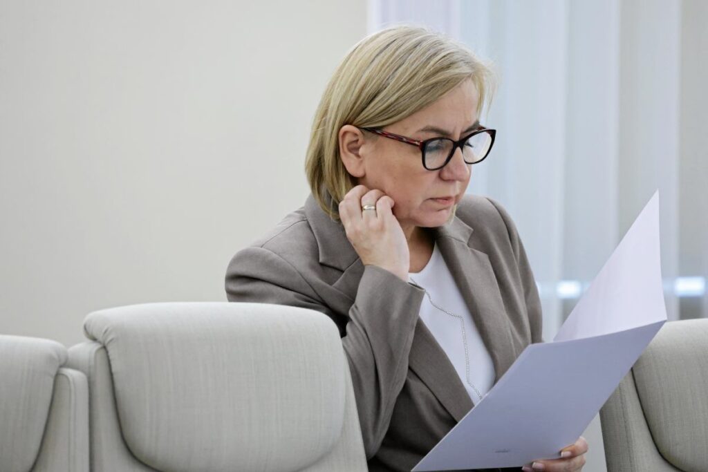 polonya da koalisyon krizi bakanin gorevden alinmasi oylamasi koalisyonu sarsiyor 64310