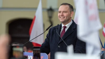 Polonya da kucuk okullar i cin yasa tasarisi yururluge girdi 58022